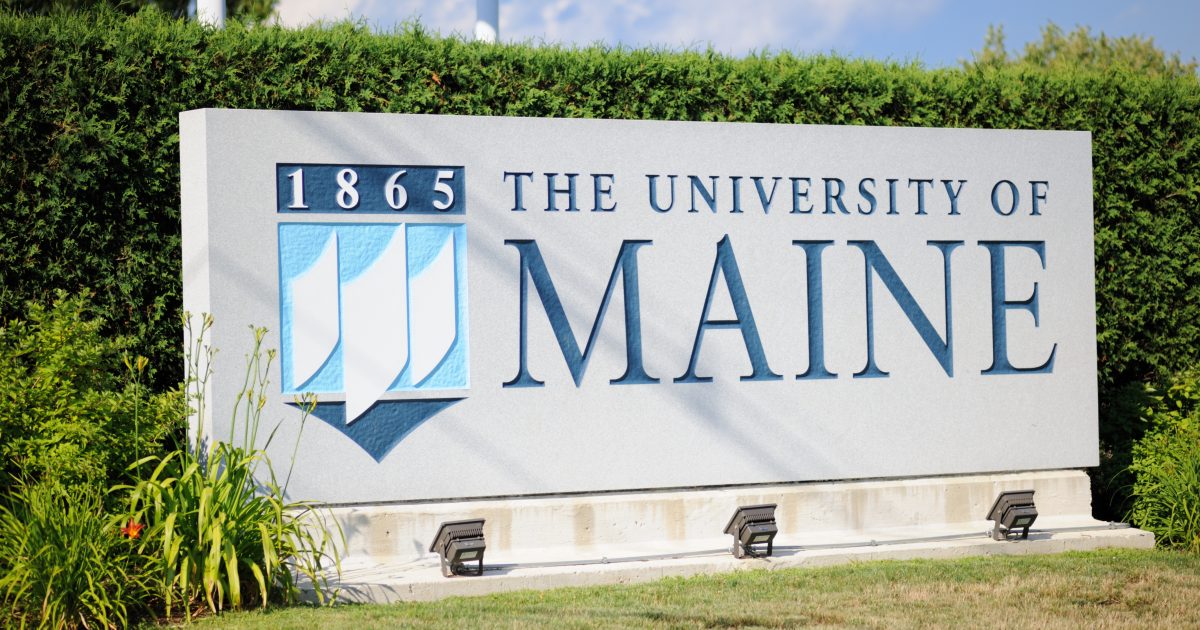 Die im Stich gelassene Kirche verklagt die University of Maine wegen des zurückgezogenen Angebots