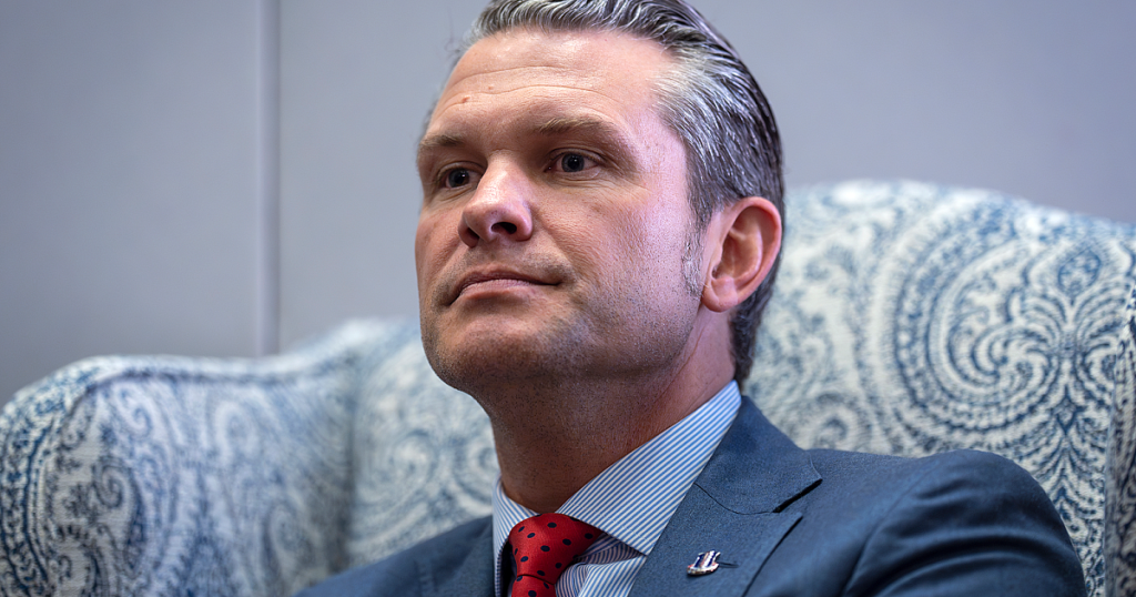 Trump drückt inmitten der Kontroverse seine Solidarität mit Hegseth aus