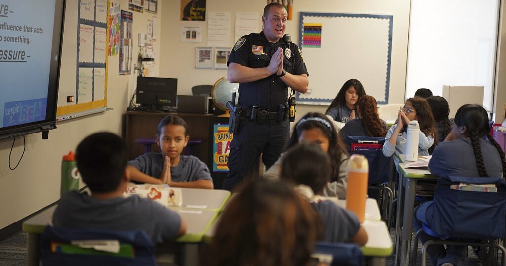 Das Justizministerium überarbeitet die Leitlinien für Schulressourcenbeauftragte nach Missbrauchsvorwürfen