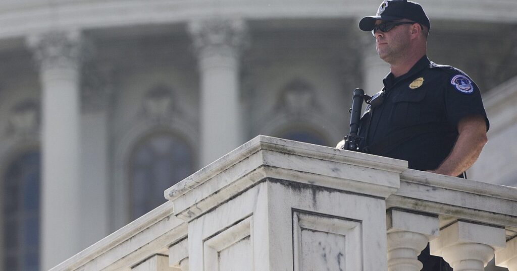 Demonstranten protestieren mit Sitzstreik gegen den Toilettenschutz im Kapitol