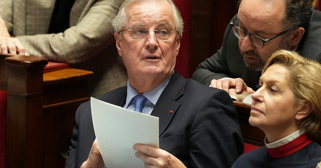 Die französische Regierung löst sich auf, nachdem der Premierminister gestürzt wurde