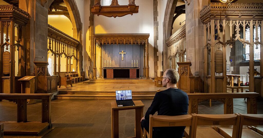 Christliches Technologieunternehmen kauft KI-Chatbot für kirchliche Zwecke