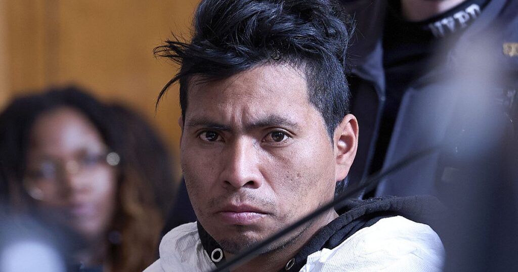 Verdächtiger wegen Mordes und Brandstiftung in U-Bahn angeklagt