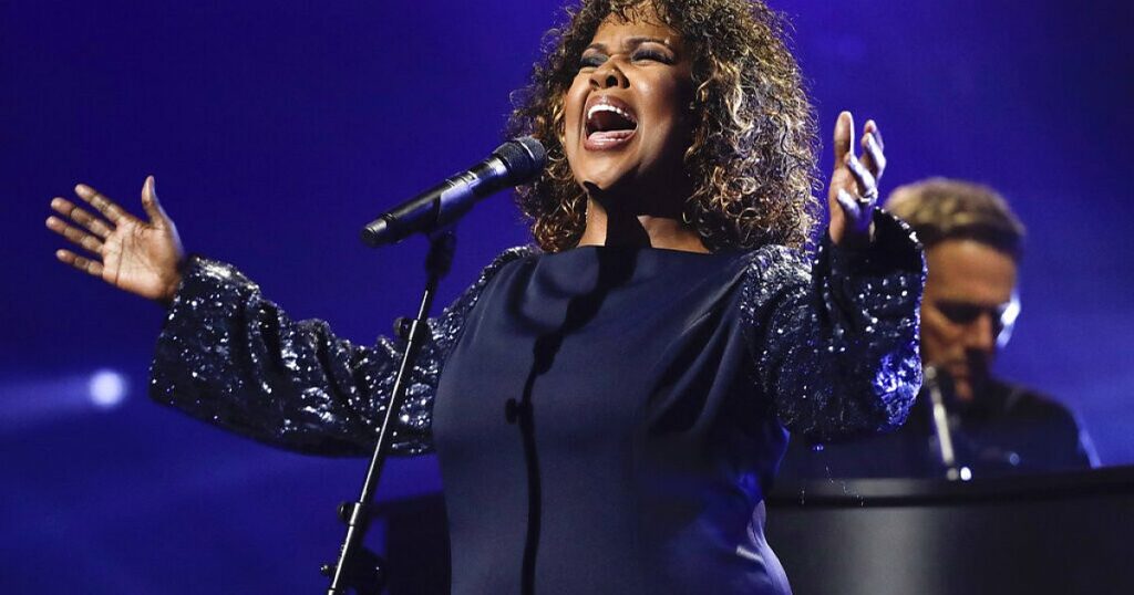 Der christliche Sänger Cece Winans gewinnt zwei Grammys