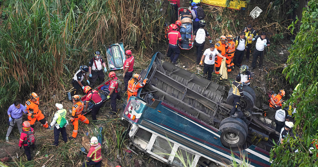 Dutzende tot nach Busabsturz in Guatemala