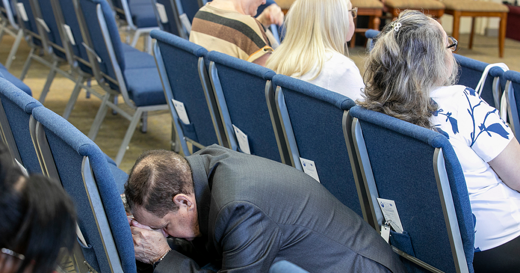 Mehr als zwei Dutzend religiöse Gruppen verklagen, um Eisangriffe zu blockieren