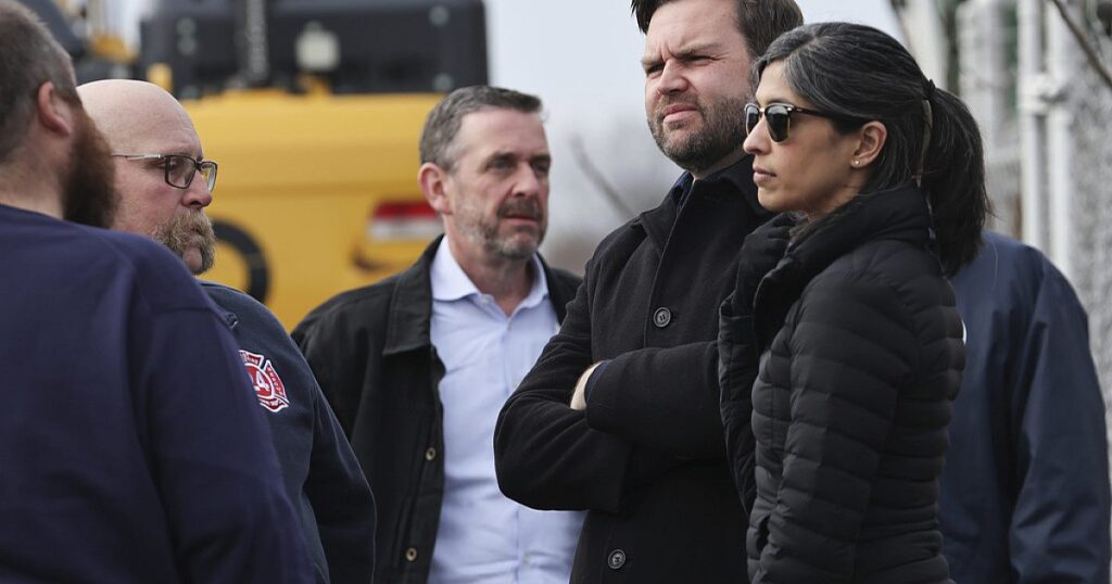 Vizepräsident besucht die Ost -Palästina -Entgleisungsstelle inmitten des Todesklage