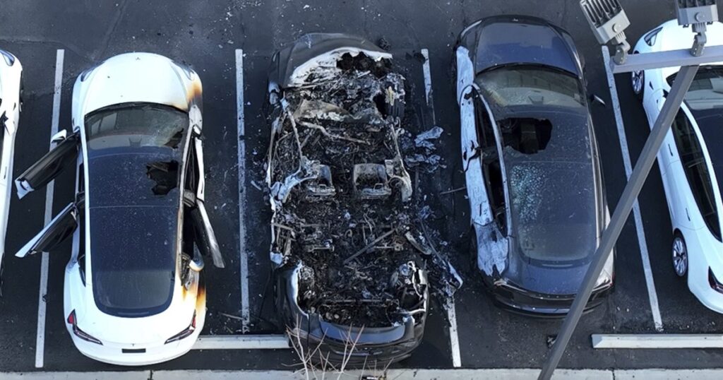 Angriffe auf Tesla sind häuslicher Terrorismus, sagt der US -Generalstaatsanwalt