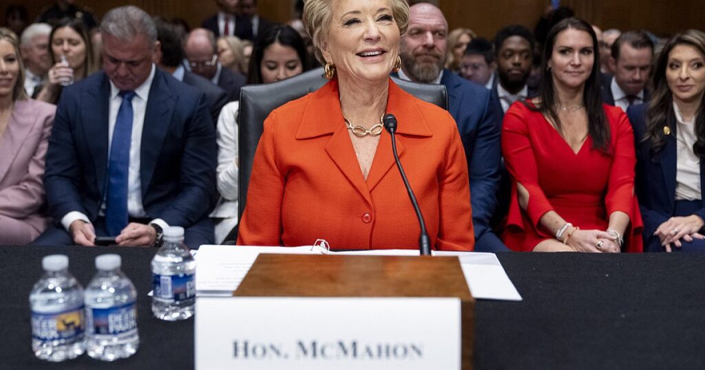 Bildungssekretär bestätigte, verspricht mehr staatliche Kontrolle