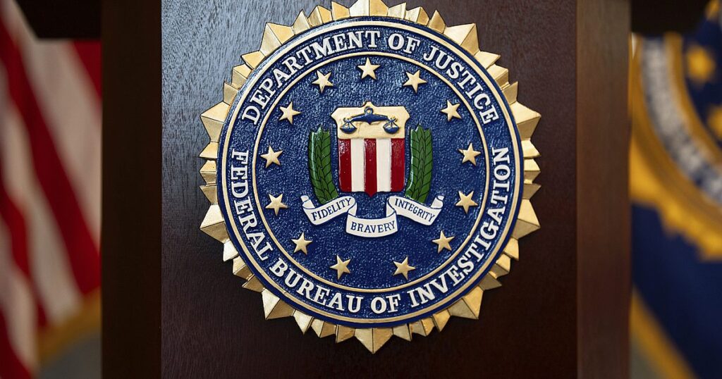 DOJ beschuldigt die DVD -Produktion Mitarbeiter, unveröffentlichte Filmscheiben gestohlen zu haben