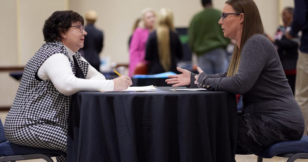 Die Trump -Administration bittet Scotus, die Reihenfolge zu stoppen, um Bundesarbeiter zu erholen