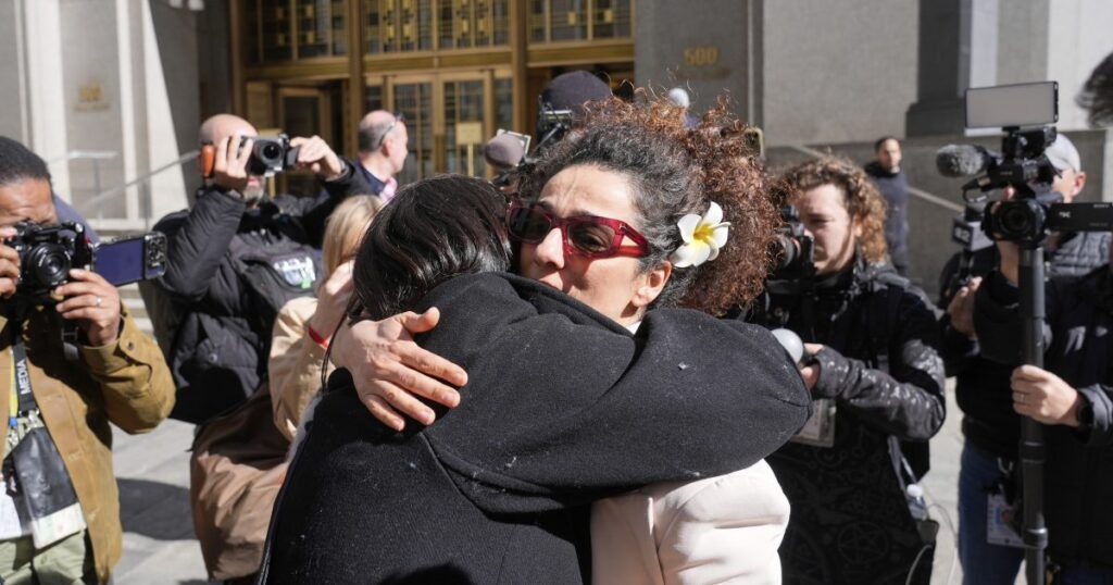 Duo, das wegen Mordes an den iranischen Autor in NYC verurteilt wurde