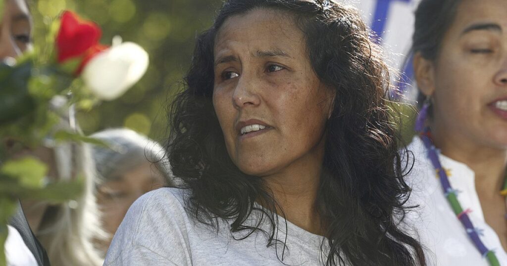 Eis hält illegale Einwanderer ein, das dafür bekannt ist, sich in Kirchen zu verstecken