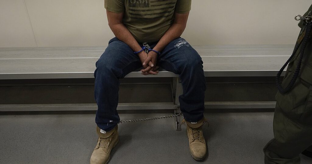 Hunderte von mutmaßlichen Migranten, die während des Eisbetriebs von Massachusetts festgenommen wurden