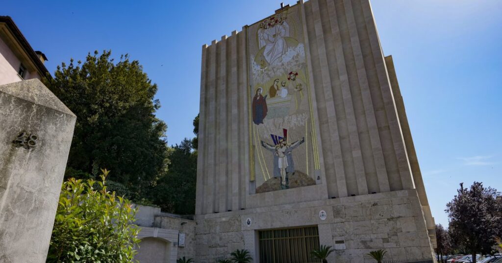 Jesuiten bieten Wiedergutmachungen, um Opfer zu missbrauchen