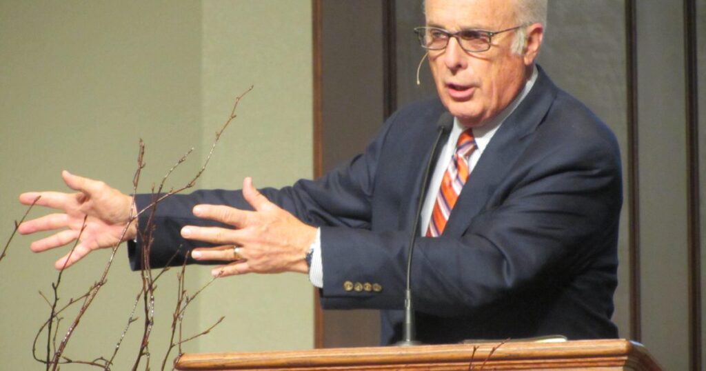 John MacArthur sagt, er sei in der letzten Runde, als Kraft schwindet
