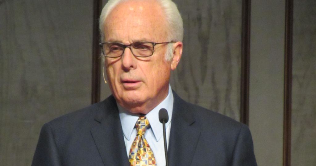 John MacArthur steht vor einer langen Bergaufbereitung, sagt Church Elder