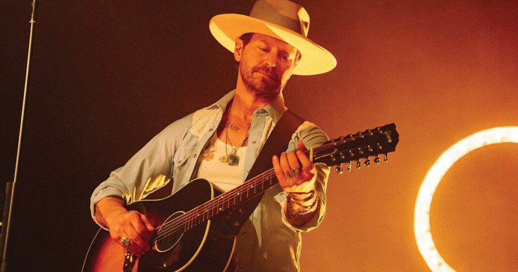 NeedtoBreathes Frontmann alleine draußen