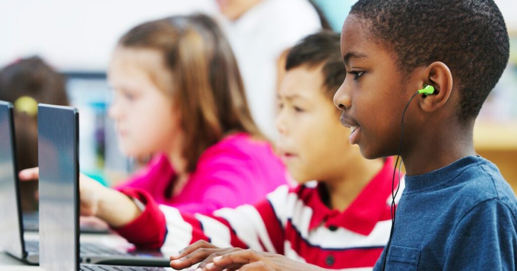 Sollten Grundschüler KI -Tools verwenden?