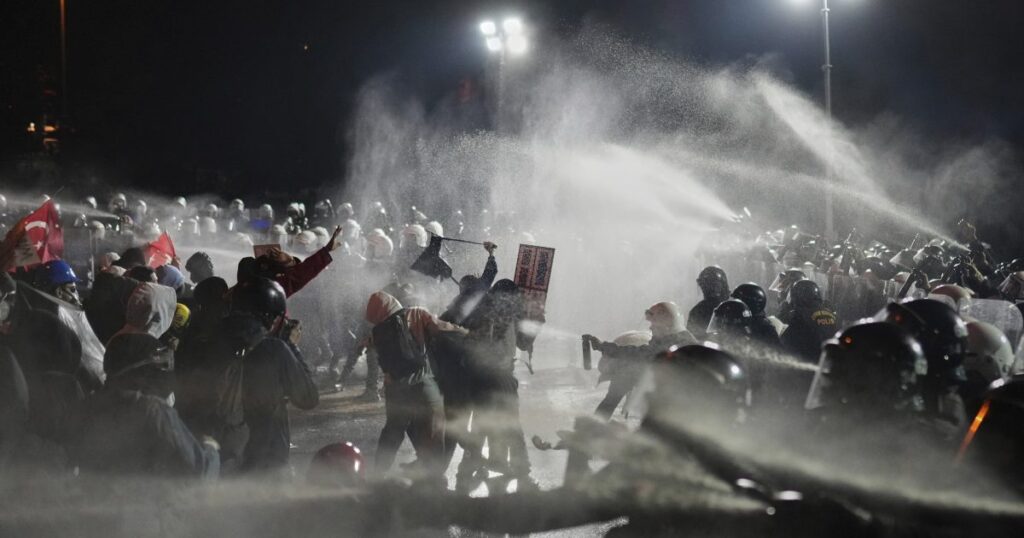 Über tausend Demonstranten, die im Türkei -Protest festgenommen wurden
