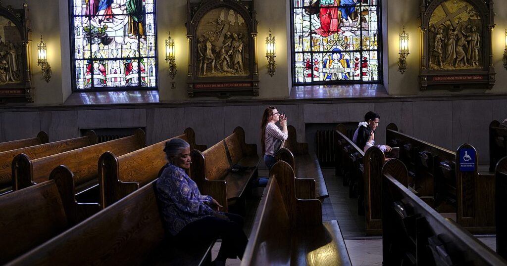 Umfragen, dass eine sinkende Rate von Christen in Amerika möglicherweise abgelehnt wurde