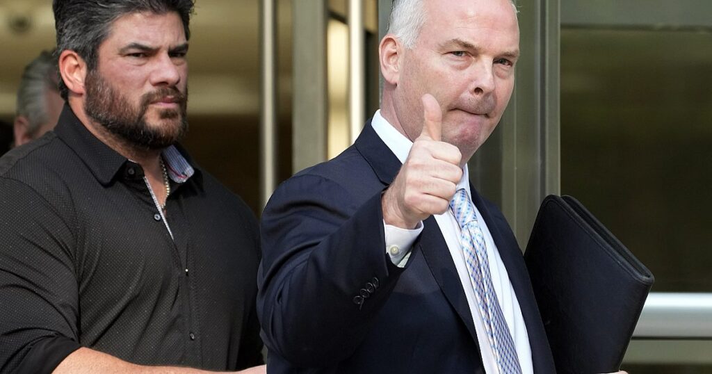 Der pensionierte New Yorker Polizist verurteilt, weil er als chinesischer Agent tätig war