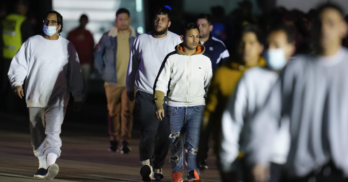 Die Deportationen von Mass US -Deportationen könnten einen von 12 Christen betreffen, findet Bericht