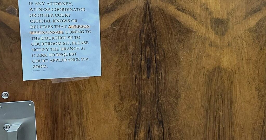 FBI -Verhaftungen beschuldigt Wisconsin Richter, weil er angeblich Eisverhaftung vereitelt hat