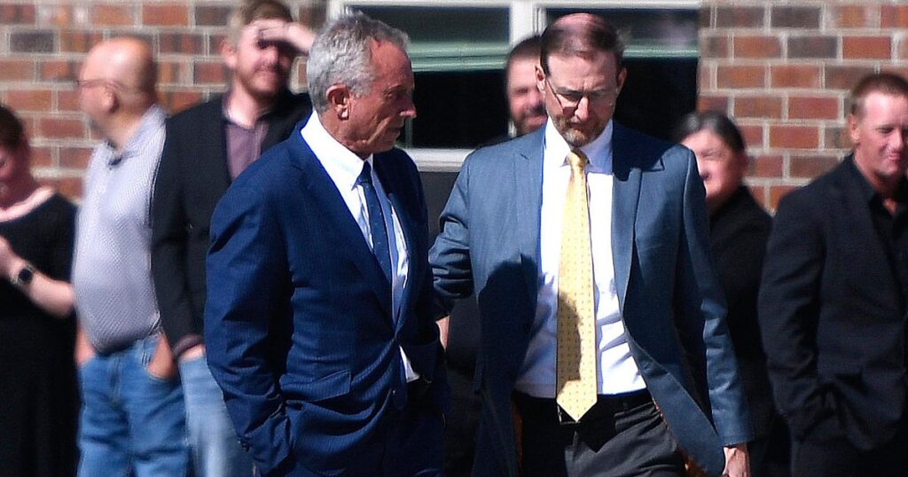 RFK Jr. Besucht Masernausbruchbereich, als das zweite Kind stirbt