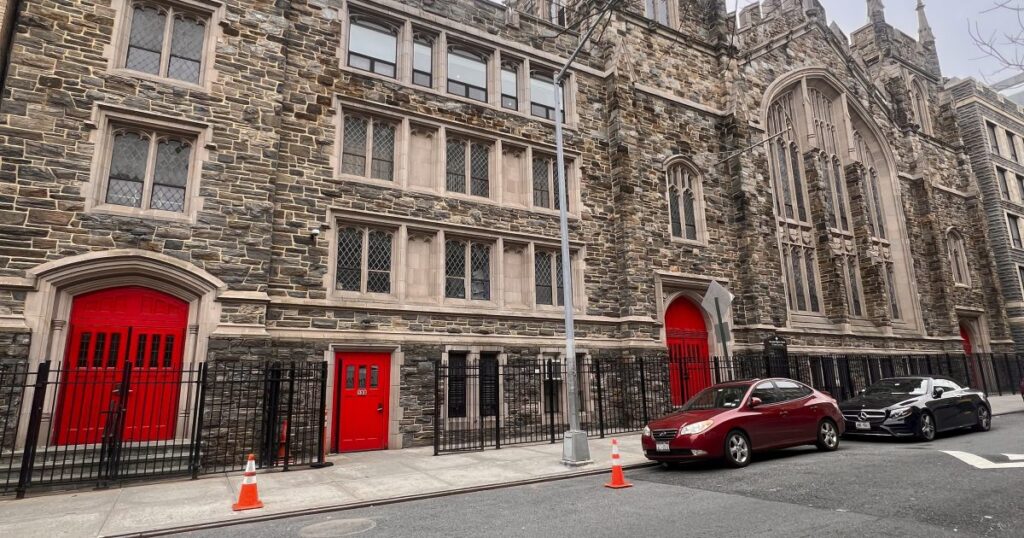 Richter lehnt die Klage der New Yorker Frau ab und beansprucht geschlechtsspezifische Vorurteile bei der Entscheidung der Pastor