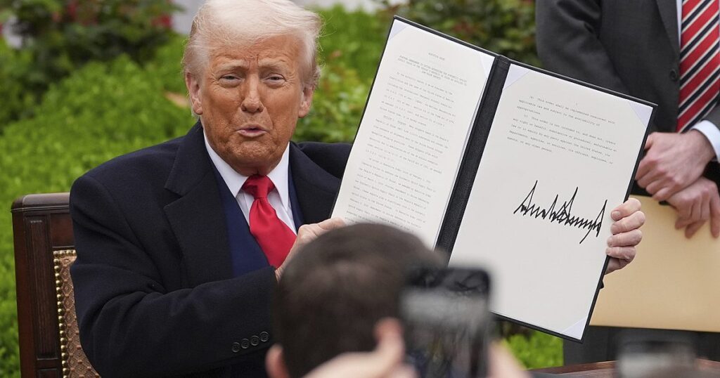 Trump kündigt globale 10% Basislinie, gegenseitige Tarife an