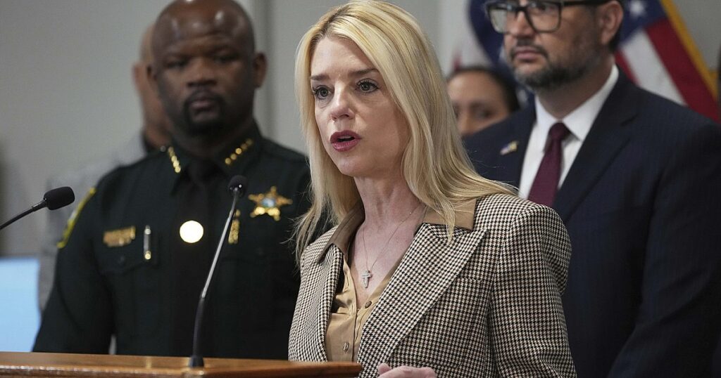 Weitere mutmaßliche MS-13-Bandenmitglieder verhaftet, angeklagt wegen Mordes angeklagt