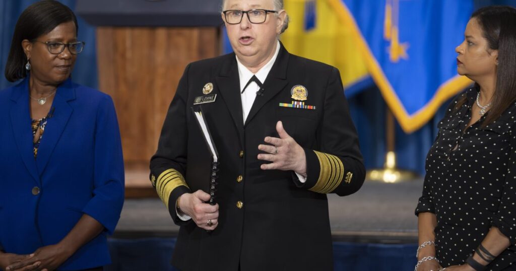 Das Frauen College gibt Transgender Biden offiziell einen Abschluss