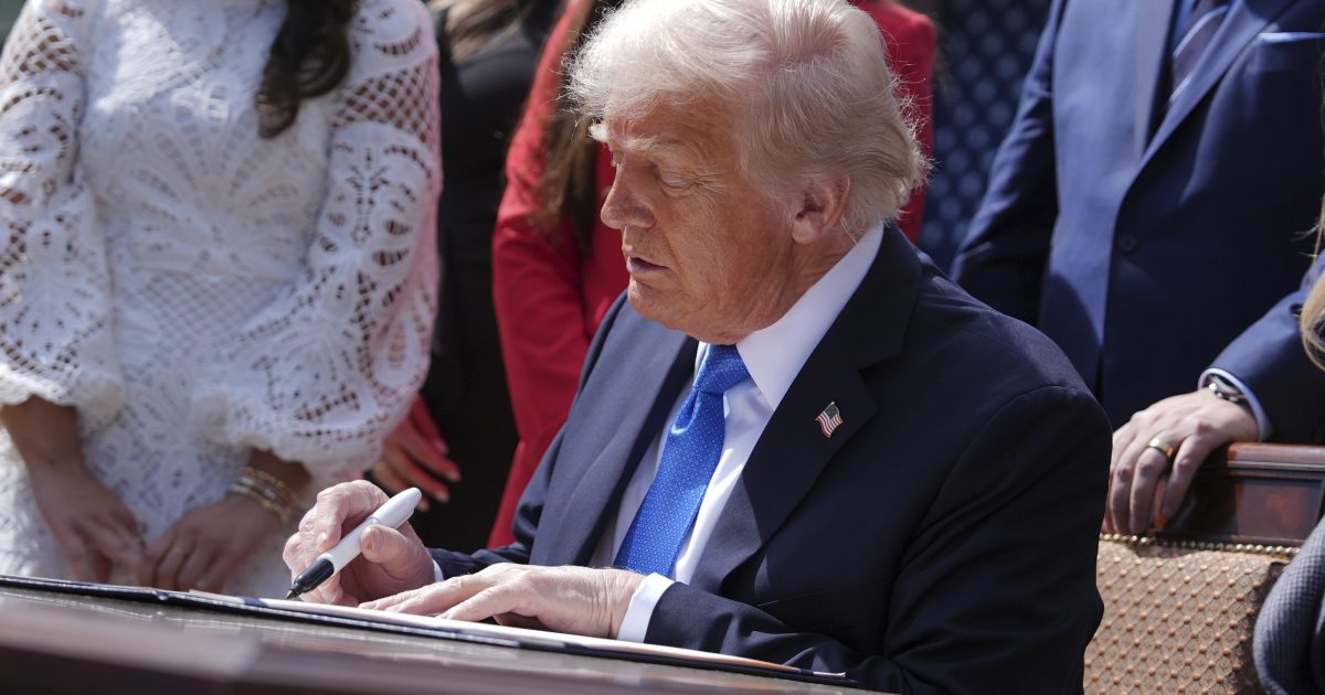 Gesetz, das gegen KI -Missbrauch durch den Kongress, das Weiße Haus, senkt