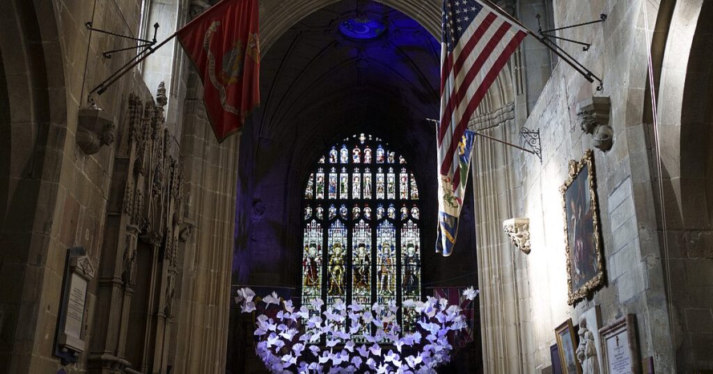 Junge Erwachsene in England, Wales, wenden sich dem Glauben zu, heißt es in Bericht