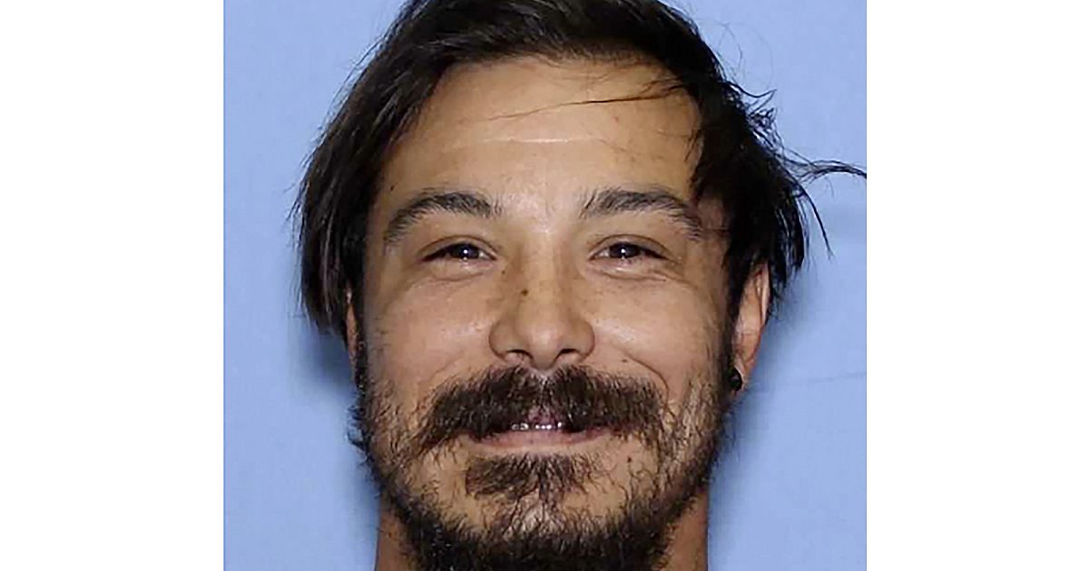 Fahndung für Vater von drei Mädchen, die tot gefunden wurden