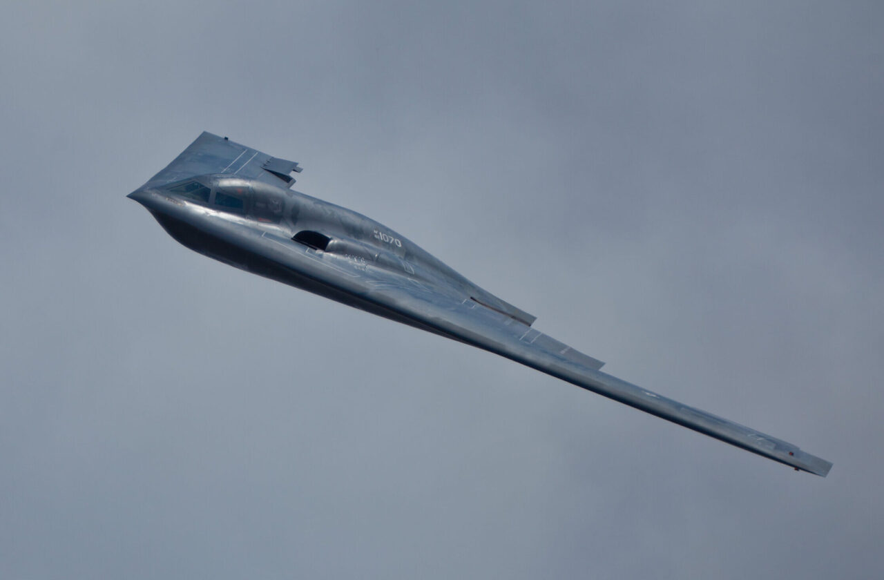 Kann Amerika den B-21 Raider Stealth Bomber noch leisten?