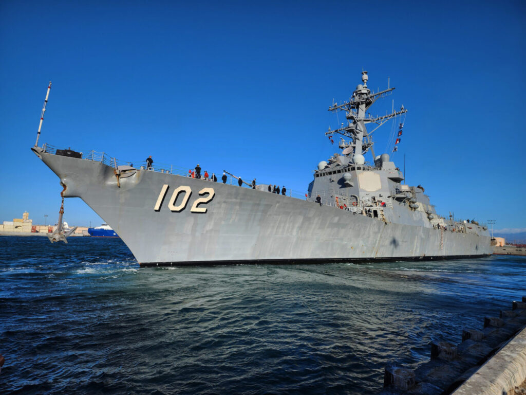 USS Sampson und die Küstenwache führen das Wirkstoffverbot im Ostpazifik durch