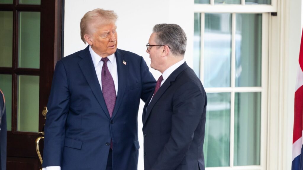 Donald Trump und Keir Staremer außerhalb des Weißen Hauses.