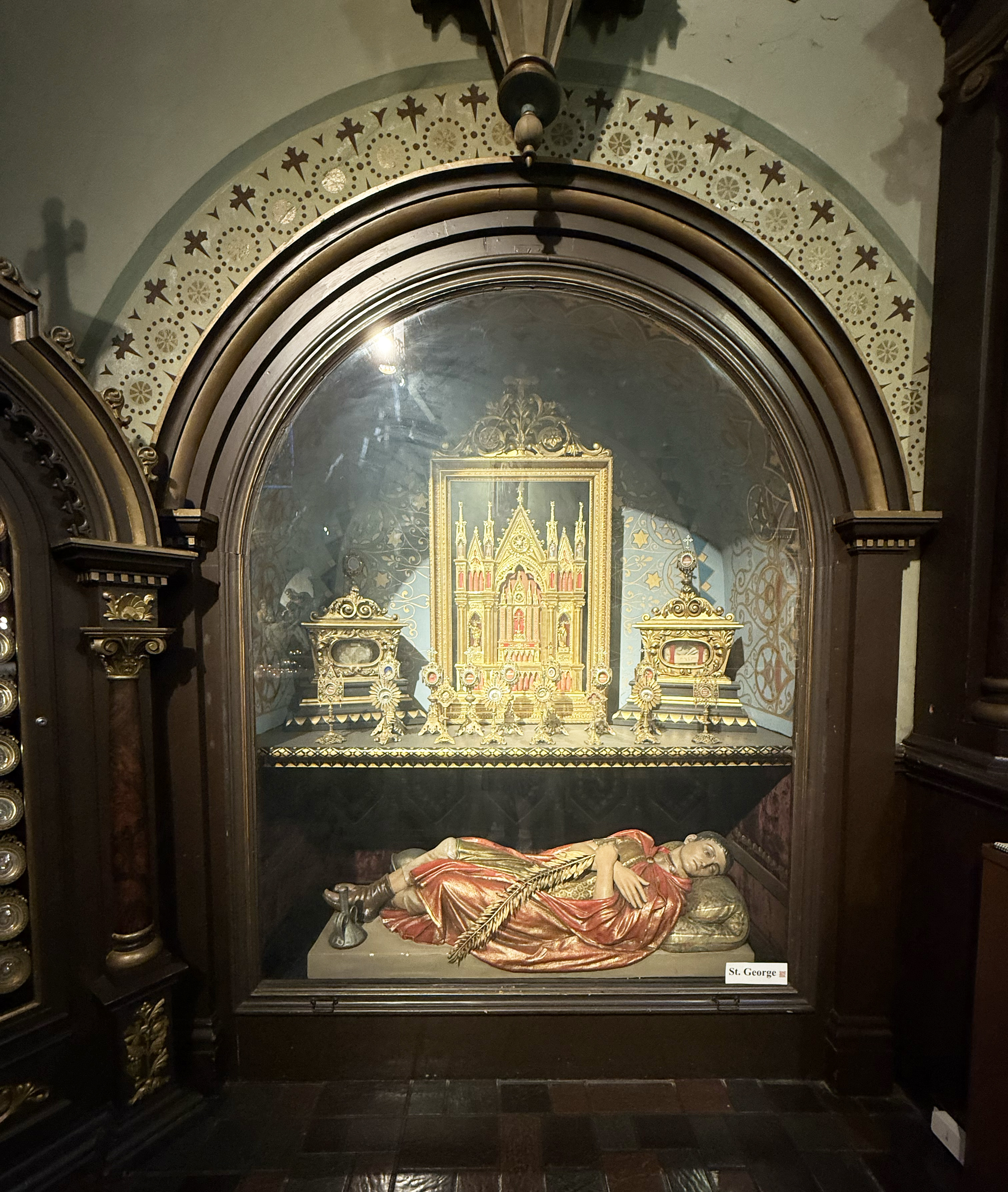 Ausstellung des St. George Relic in St. Anthony's Chapel, Pittsburgh, PA.