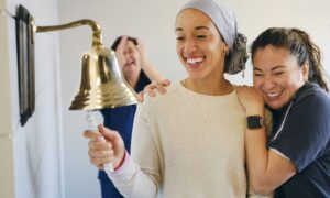Krebsüberlebende leben länger, haben aber immer noch komplexe Bedürfnisse. Aus diesem Grund wünschen sich Ärzte und Anwälte Pflegepläne für die Zeit nach der Behandlung