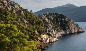 Dieser griechische Vulkan schien 100.000 Jahre lang ruhig zu sein. Dann brach es erneut aus. Sollten Wissenschaftler einen zweiten Blick auf „erloschene“ Vulkane werfen?