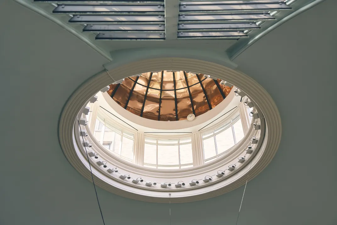 Das Theater, aus dem später der Ether Dome wurde, wurde 1821 eröffnet, noch bevor es elektrische Beleuchtung gab. Chirurgen waren auf natürliches Licht angewiesen, im Winter unterstützt durch Kerzen und Öllampen.