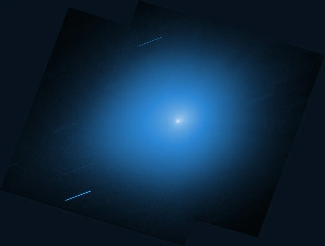 ein leuchtend blauer Punkt mit Weiß in der Mitte und ein paar blauen Streifen darum herum