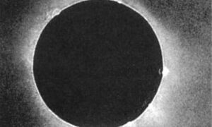Ein wenig bekannter Fotograf hat vor 175 Jahren das erste klare Bild einer totalen Sonnenfinsternis aufgenommen. Auch heute noch enthüllen diese himmlischen Ereignisse die Geheimnisse der Sonne