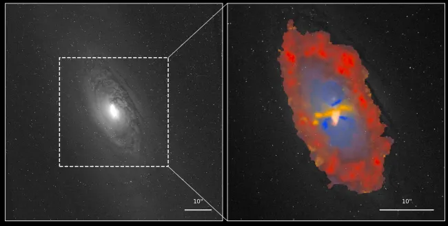 links: ein Schwarz-Weiß-Bild einer elliptischen Galaxie; rechts: Ein roter Ring umgibt einen blauen Bereich, aus dessen Mitte etwas Gelb austritt