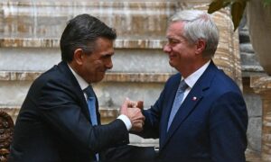 Bolivien und Chile unterzeichnen ein Memorandum zur Entwicklung eines bioozeanischen Glasfaserkorridors, der den Pazifik mit dem Atlantik verbindet