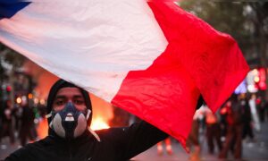 Mehr als 400 Festnahmen, eine durch eine Granate verstümmelte Person und mehrere Auseinandersetzungen prägen Frankreichs Protesttag