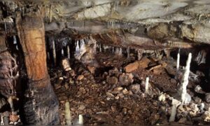 Eine spanische Höhle blieb 16.800 Jahre lang verschlossen und bewahrt eine Steinzeit-Wohnstätte mit über 4.600 Objekten