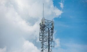 Klage gegen Mobilfunkanbieter wegen Antenne 25 Meter vom Haus entfernt – Nach 26 Jahren erhalten sie Millionenentschädigung